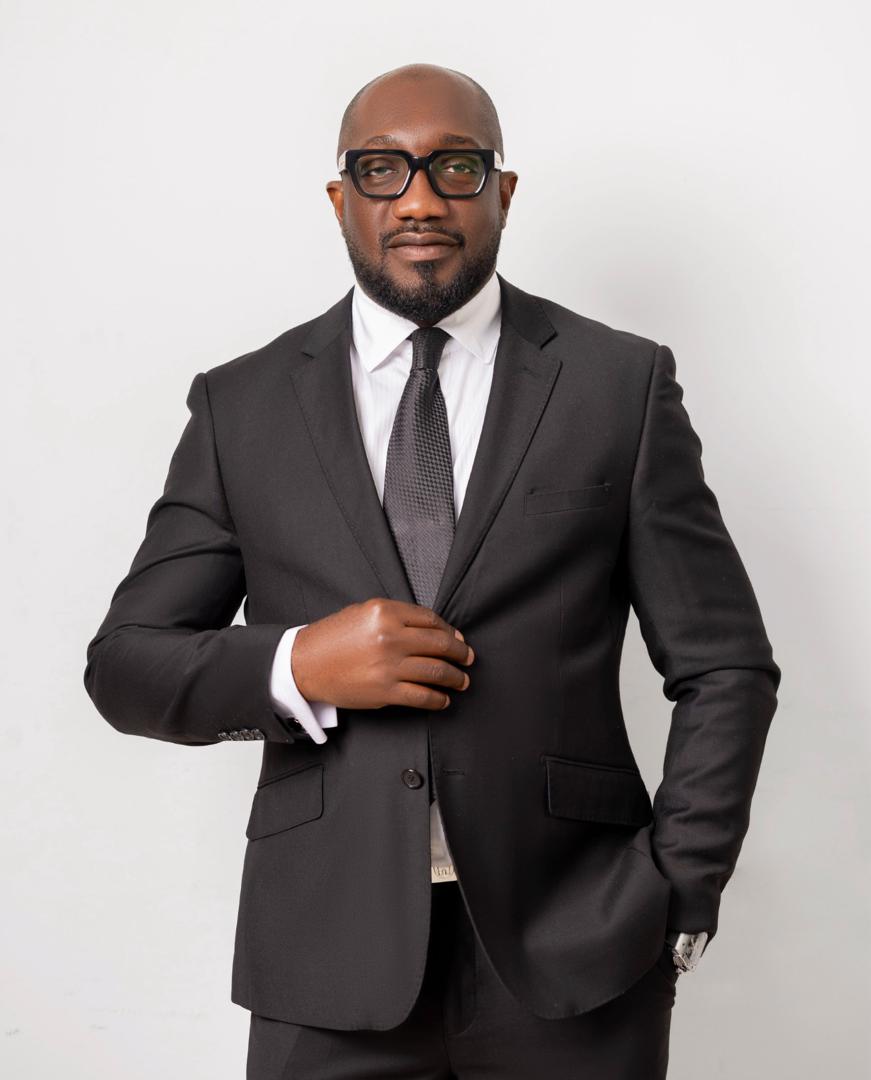 Mr Firmin Esis, Directeur Administratif et Financier